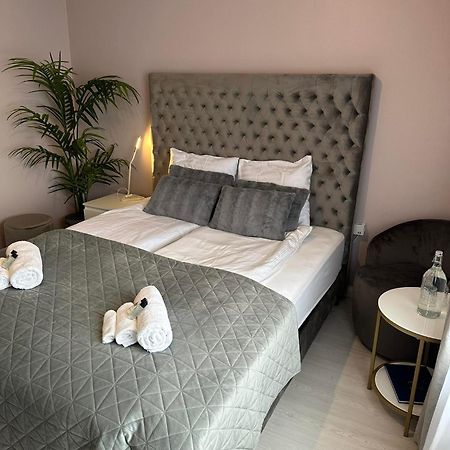 R&J Guesthouse Room กรินดาวิก ภายนอก รูปภาพ