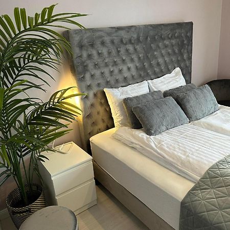 R&J Guesthouse Room กรินดาวิก ภายนอก รูปภาพ
