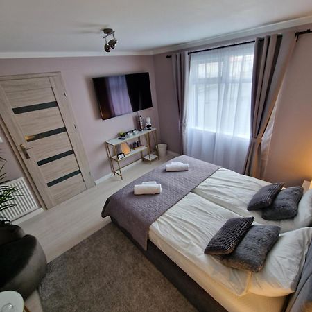 R&J Guesthouse Room กรินดาวิก ภายนอก รูปภาพ