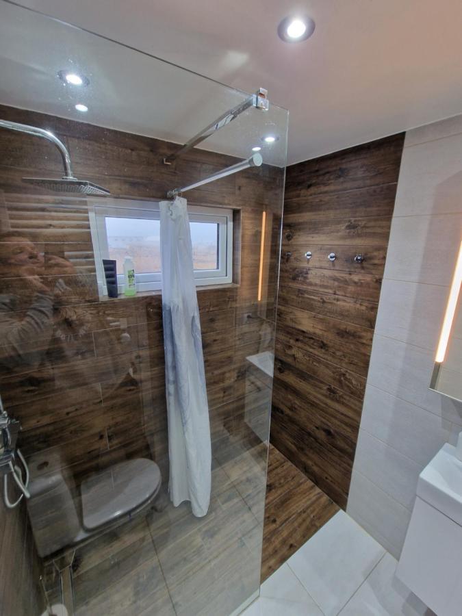 R&J Guesthouse Room กรินดาวิก ภายนอก รูปภาพ