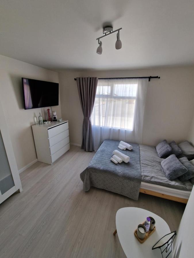 R&J Guesthouse Room กรินดาวิก ภายนอก รูปภาพ