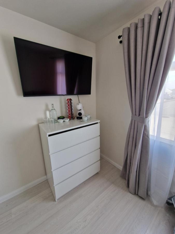 R&J Guesthouse Room กรินดาวิก ภายนอก รูปภาพ