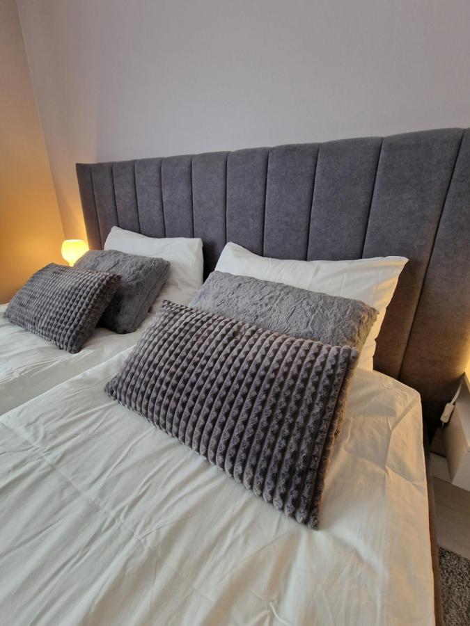 R&J Guesthouse Room กรินดาวิก ภายนอก รูปภาพ