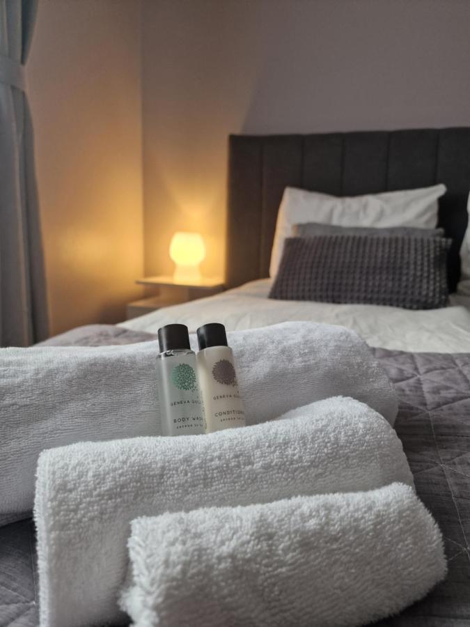 R&J Guesthouse Room กรินดาวิก ภายนอก รูปภาพ