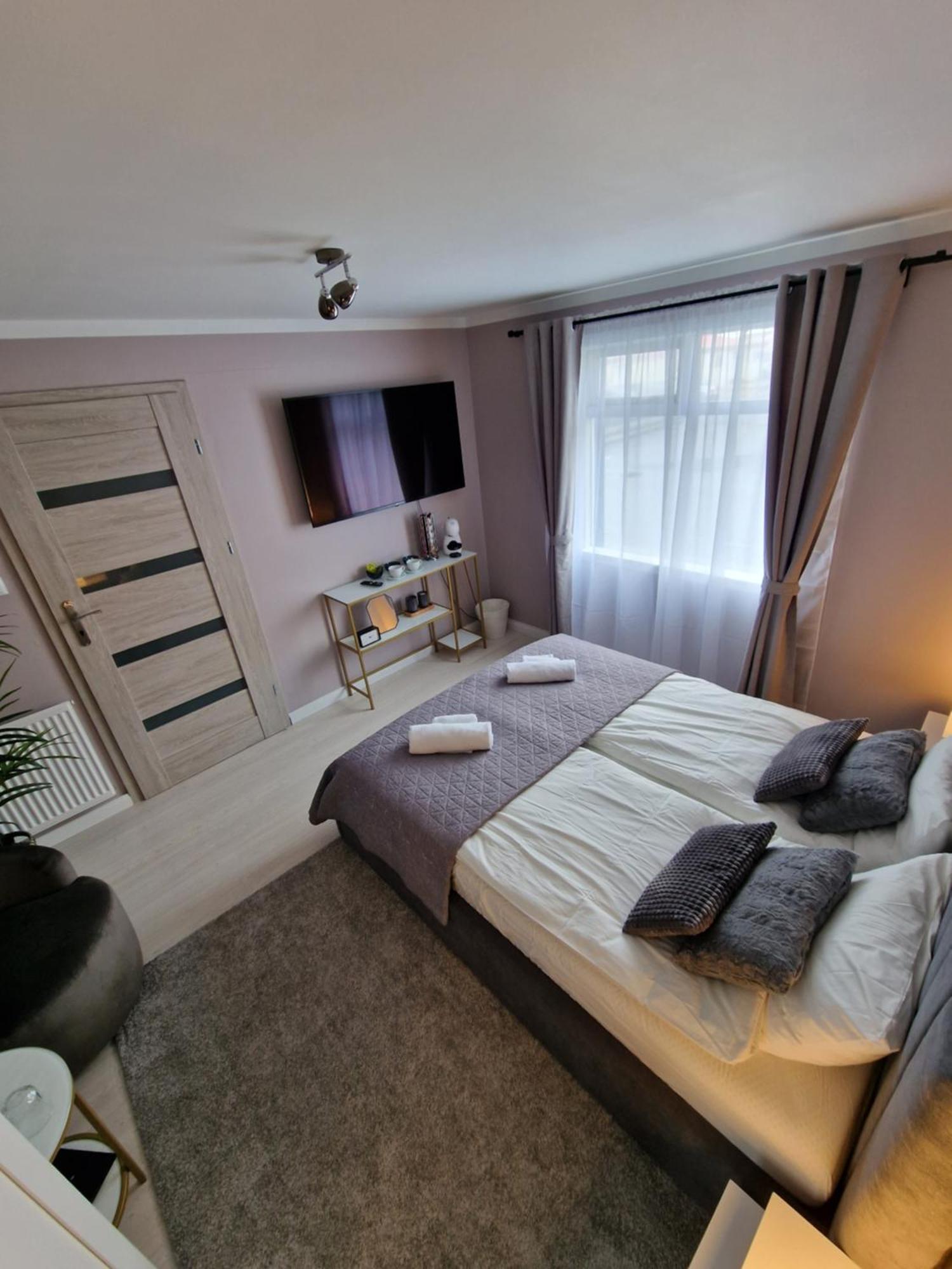 R&J Guesthouse Room กรินดาวิก ภายนอก รูปภาพ